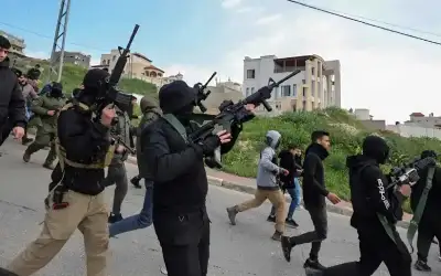 عربي ودولي ـ إعلام عبري: أعضاء مليشيات بغزة بدؤوا