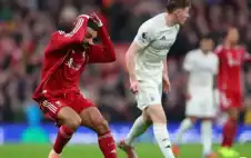 رياضة ـ لاعب ليفربول: صلاح يخلق المشاكل ..