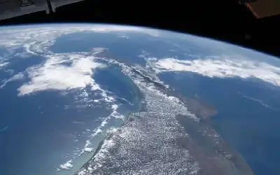 منوعات ـ لماذا يرتفع سطح المحيط الهادئ عن