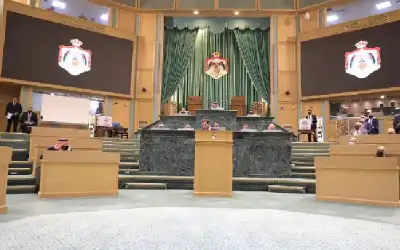 فيتنام.. انهيار أرضي يطمر حافلة ركاب