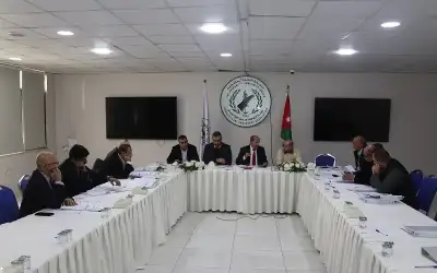 13 دولة تعلن الجمعة أول أيام