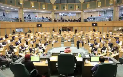 البرلمان الأوروبي تحظر استخدام التواصل الاجتماعي