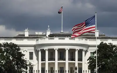 مروحية عسكرية تحلق فوق قصر كيد