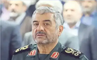 بورتريه ـ جنرال يحرك الملايين خلف ستار السلطة..